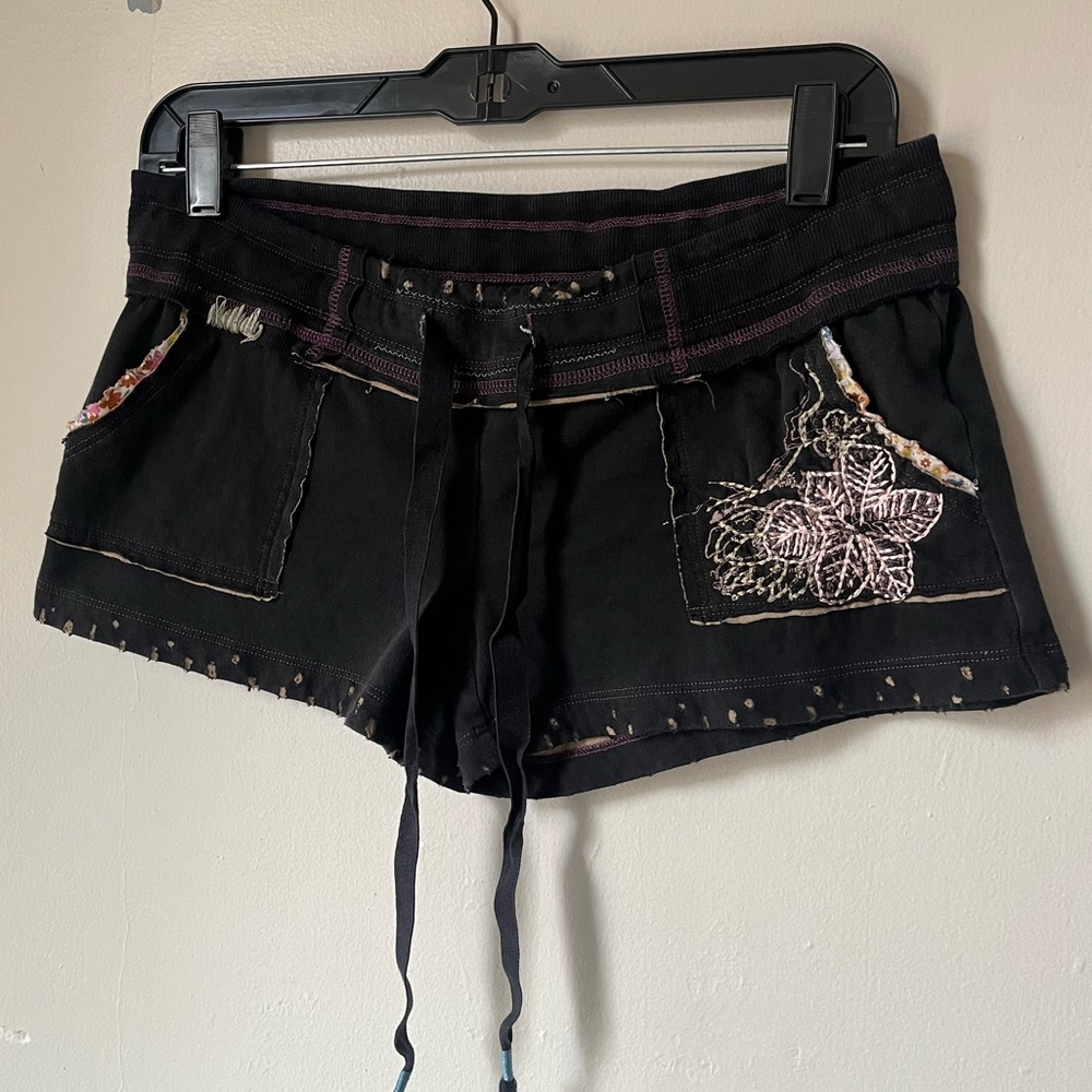 Y2K MISS ME SHORT SHORTS